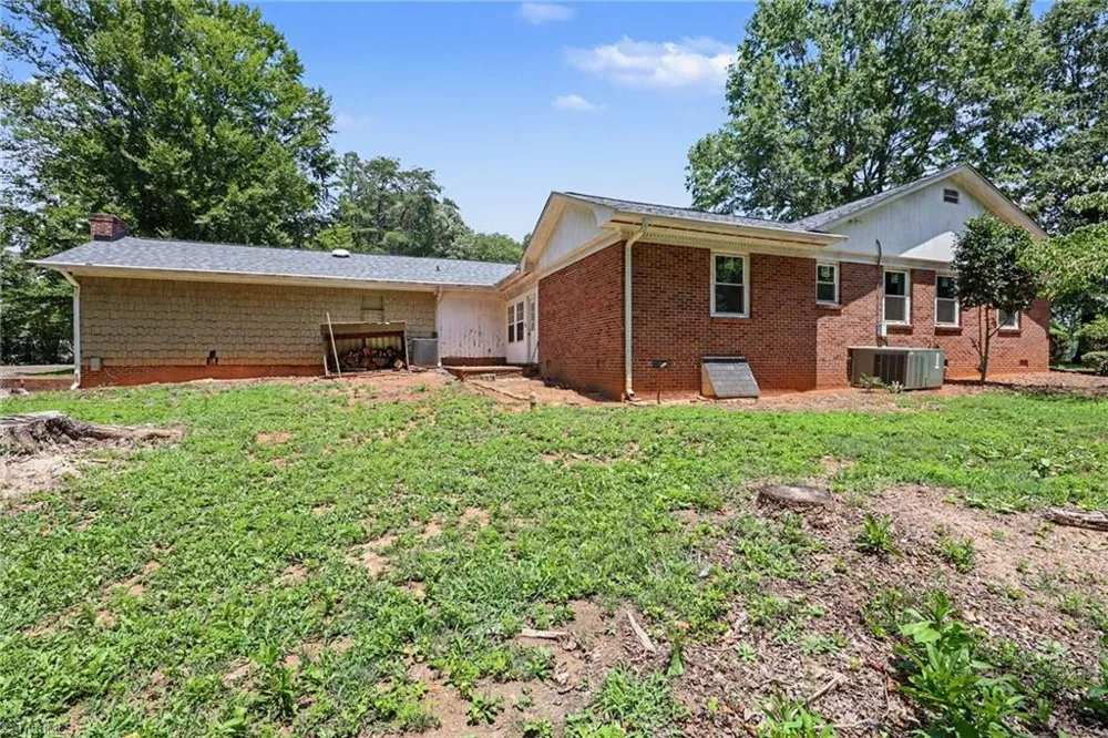 3063 Georgia Road Yadkinville, NC 27055