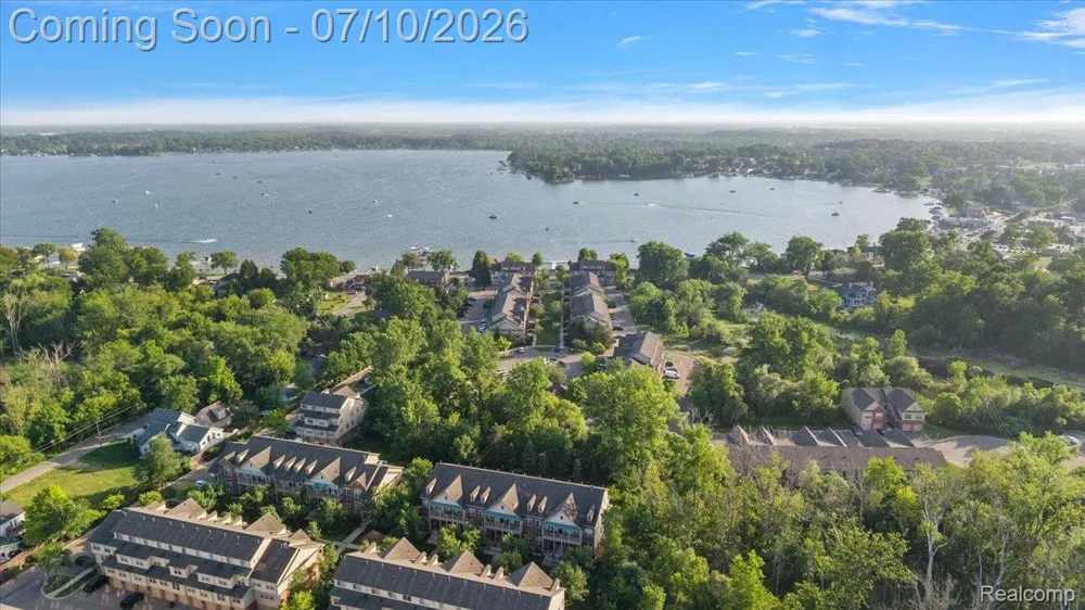 456 Boardwalk Drive Walled Lake City, MI 48390