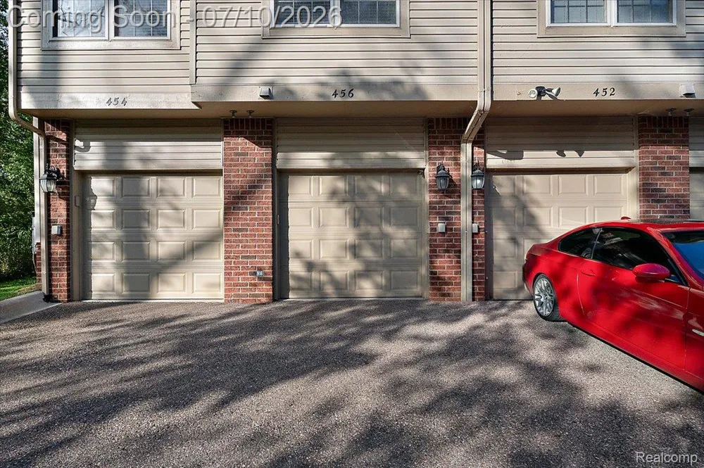 456 Boardwalk Drive Walled Lake City, MI 48390