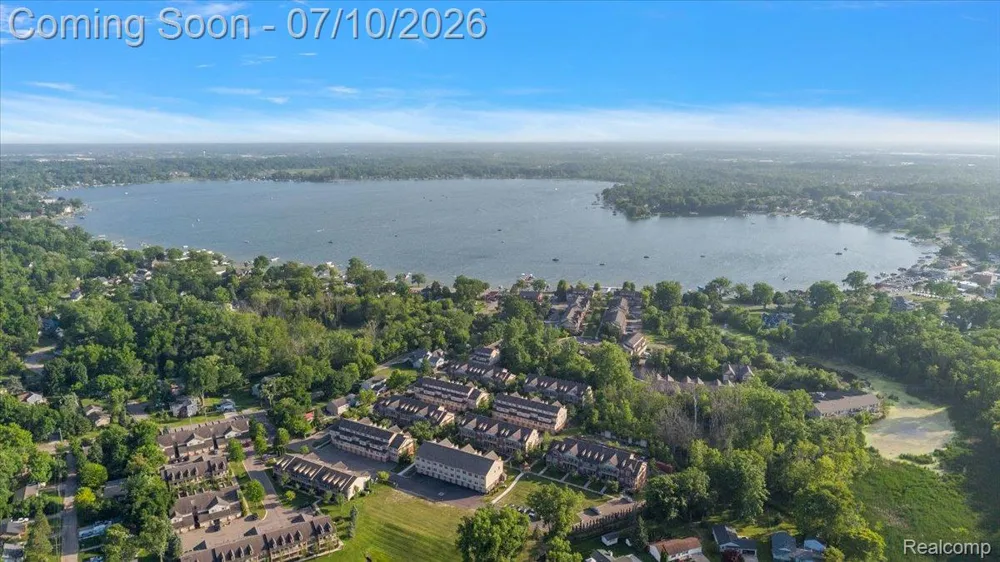 456 Boardwalk Drive Walled Lake City, MI 48390
