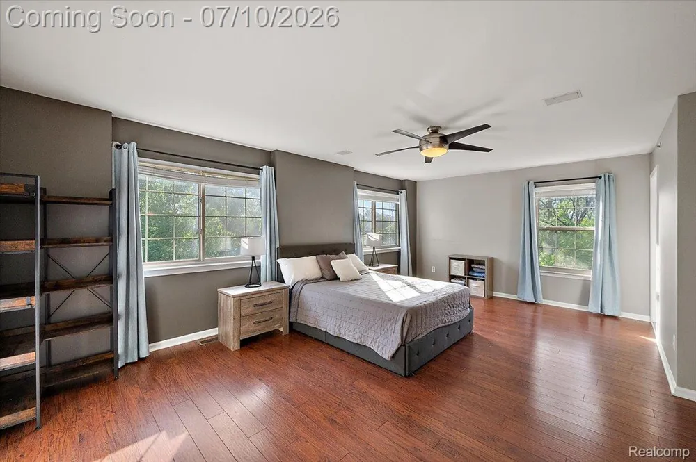 456 Boardwalk Drive Walled Lake City, MI 48390