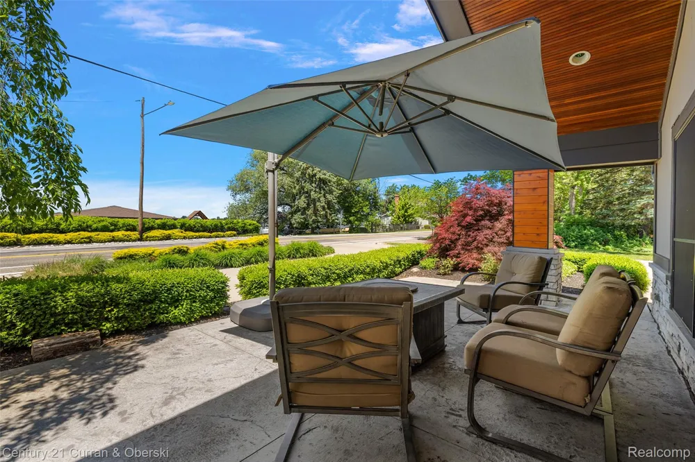 1345 E Lake Drive Novi City, MI 48377