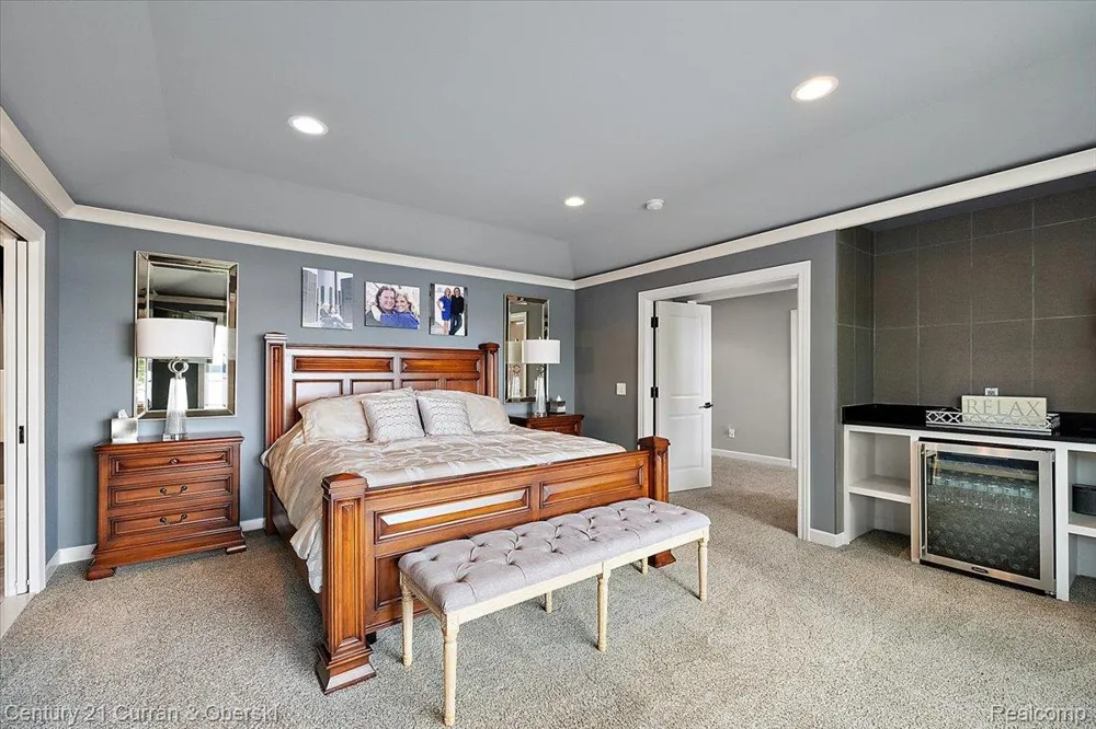 1345 E Lake Drive Novi City, MI 48377