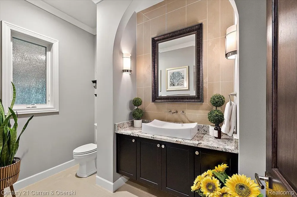 1345 E Lake Drive Novi City, MI 48377