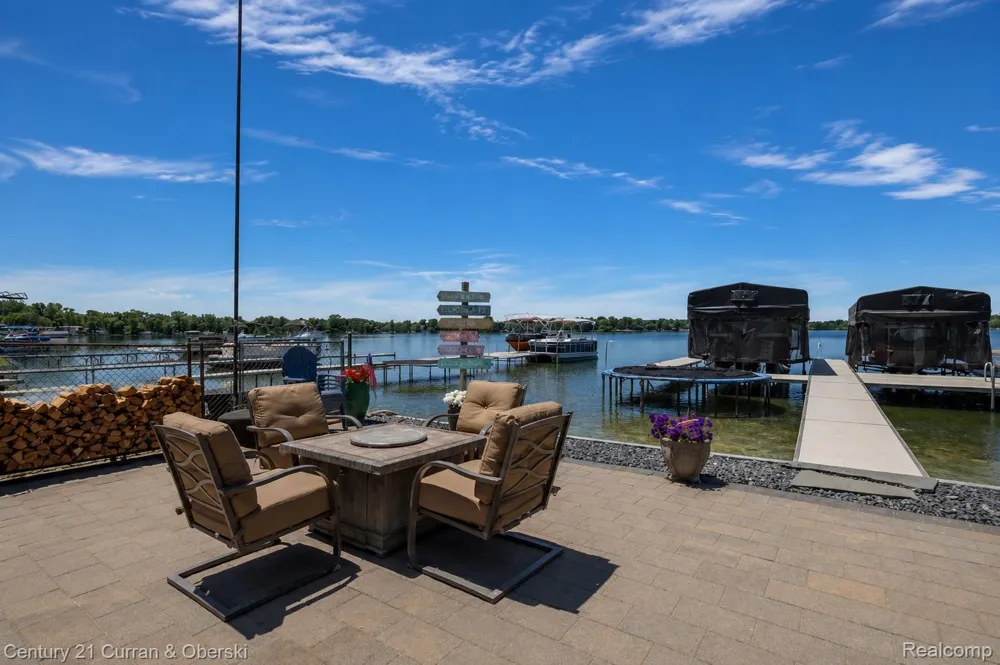 1345 E Lake Drive Novi City, MI 48377