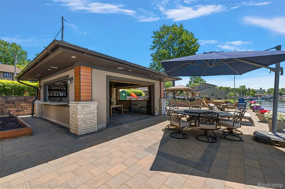 1345 E Lake Drive Novi City, MI 48377