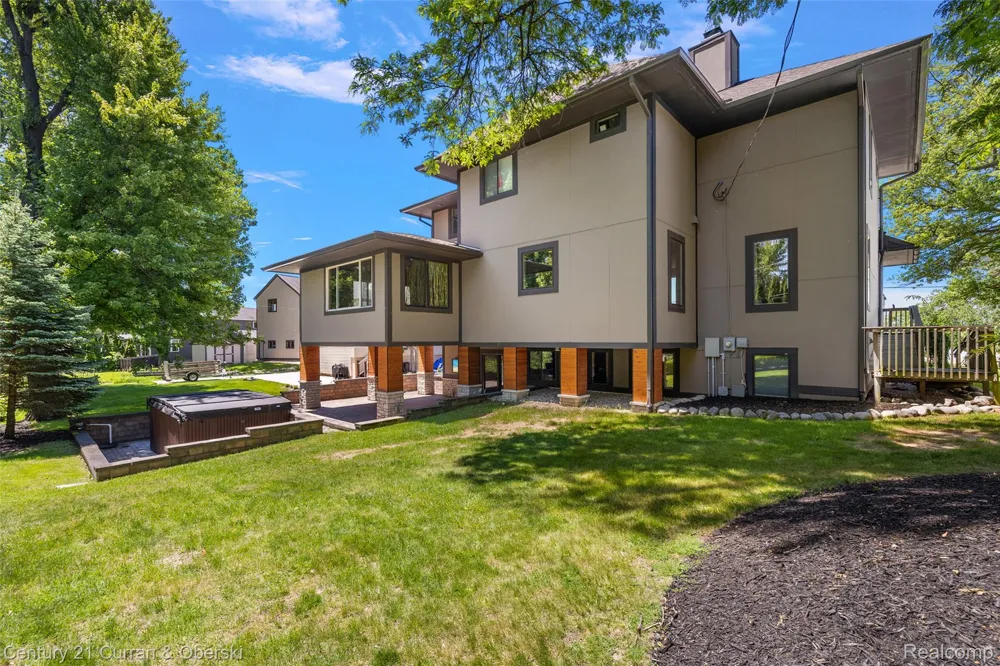 1345 E Lake Drive Novi City, MI 48377