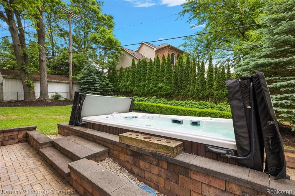 1345 E Lake Drive Novi City, MI 48377
