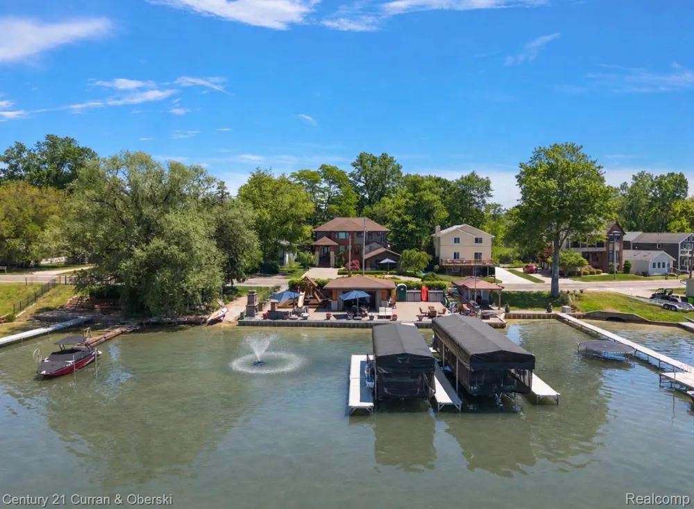 1345 E Lake Drive Novi City, MI 48377