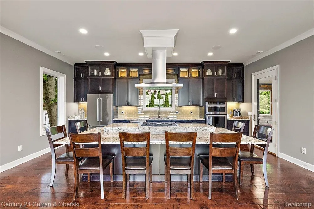 1345 E Lake Drive Novi City, MI 48377
