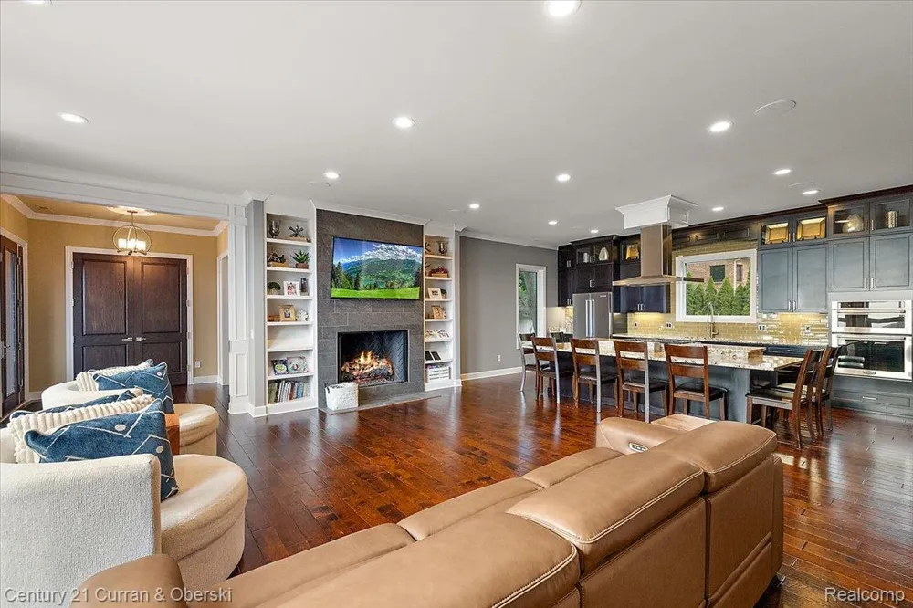 1345 E Lake Drive Novi City, MI 48377