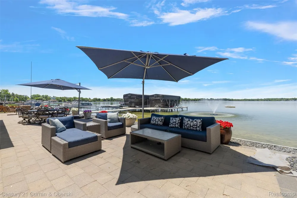 1345 E Lake Drive Novi City, MI 48377