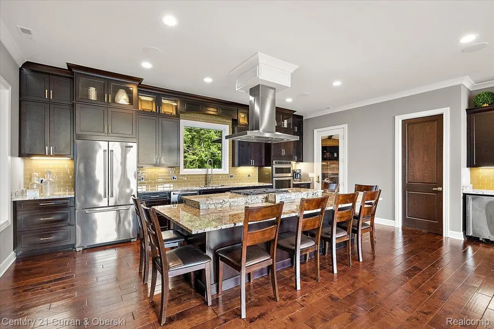 1345 E Lake Drive Novi City, MI 48377