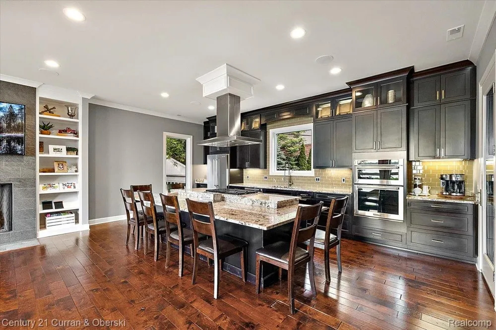1345 E Lake Drive Novi City, MI 48377