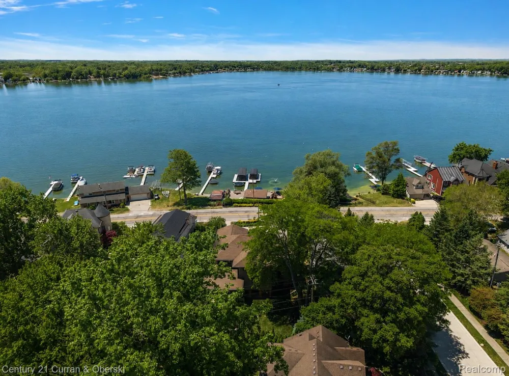 1345 E Lake Drive Novi City, MI 48377