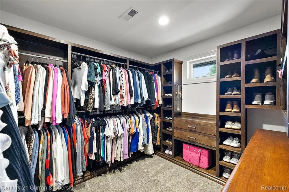 1345 E Lake Drive Novi City, MI 48377