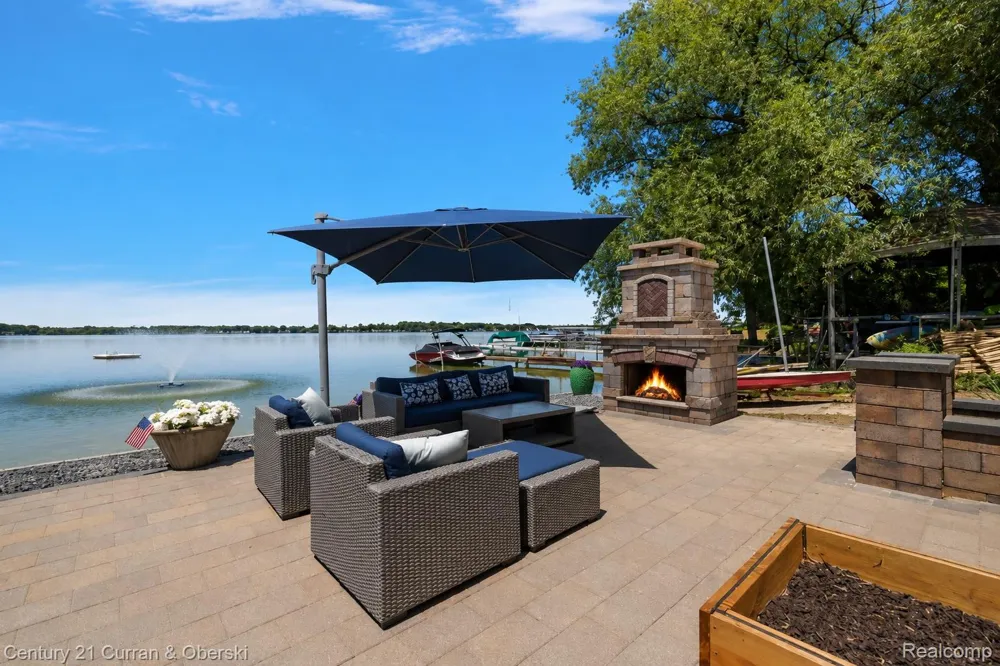 1345 E Lake Drive Novi City, MI 48377