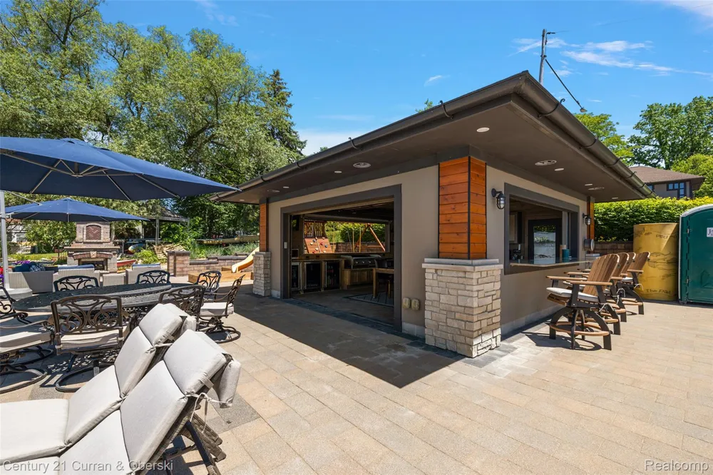1345 E Lake Drive Novi City, MI 48377