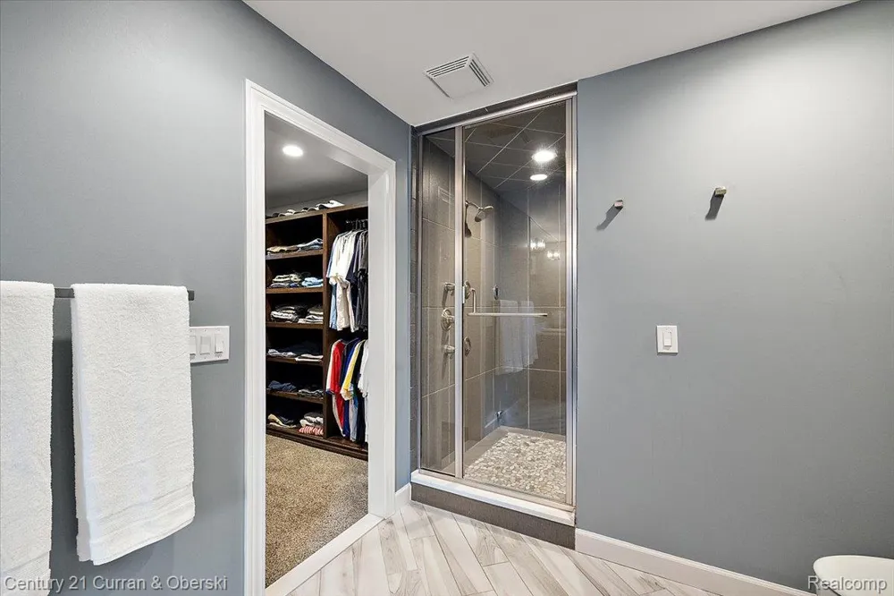 1345 E Lake Drive Novi City, MI 48377