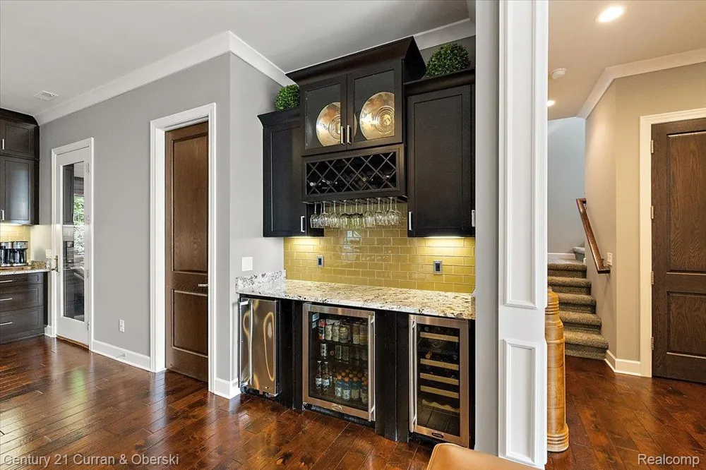 1345 E Lake Drive Novi City, MI 48377