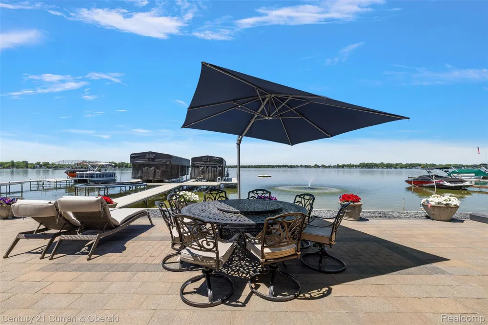 1345 E Lake Drive Novi City, MI 48377