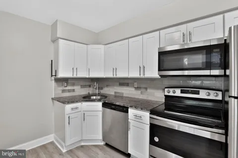 1807 SILVER COURT