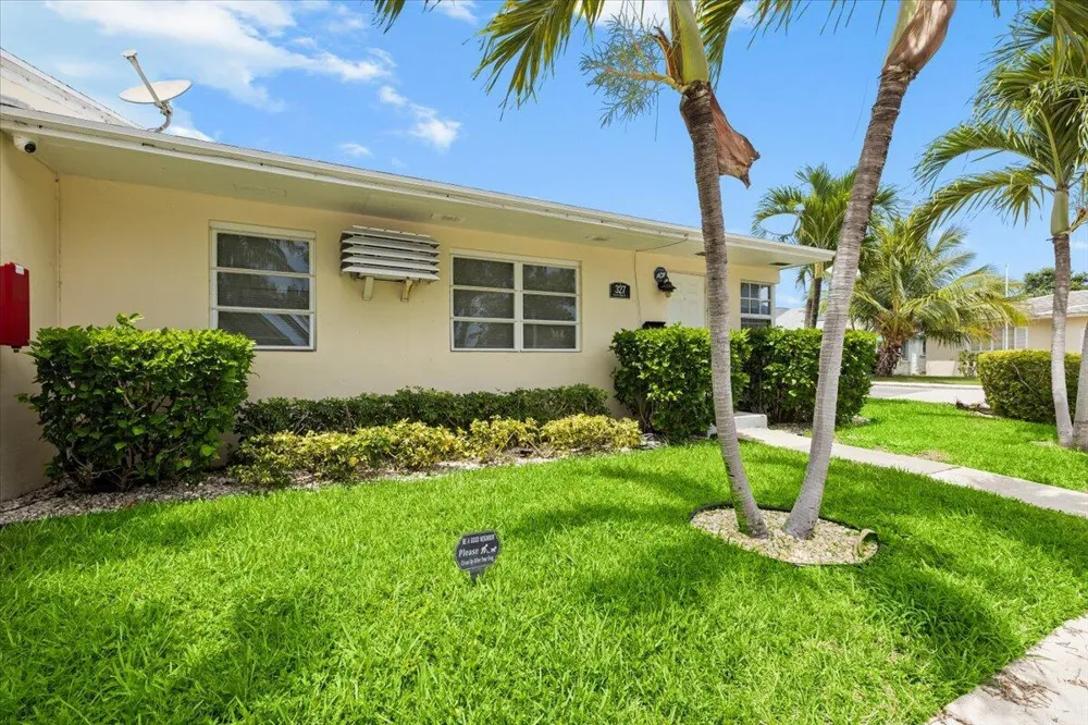 327 S Ocean Breeze #1 Lake Worth, FL 33460