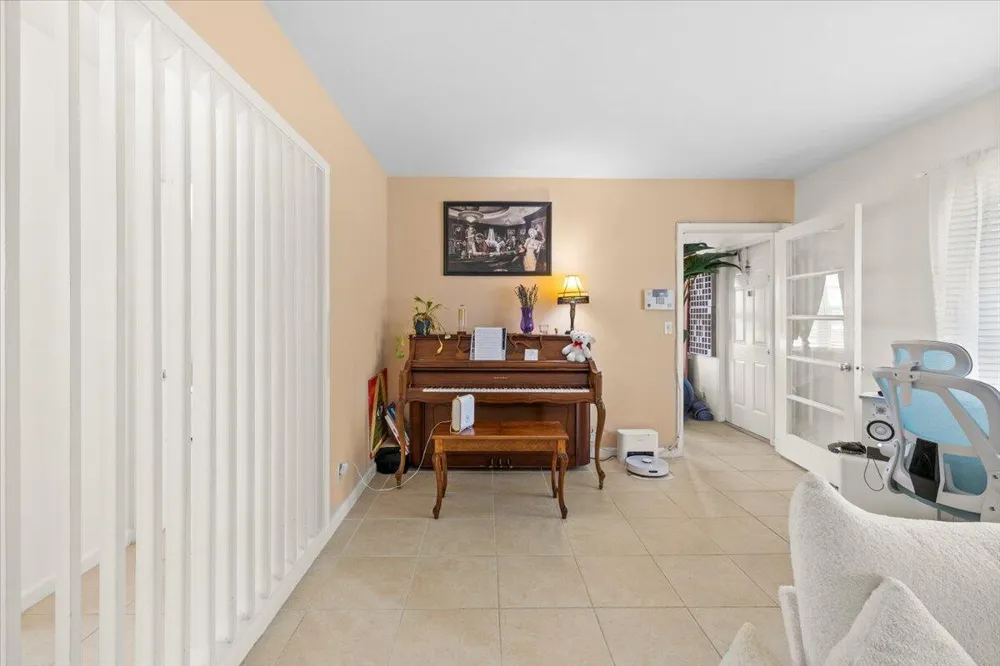 327 S Ocean Breeze #1 Lake Worth, FL 33460