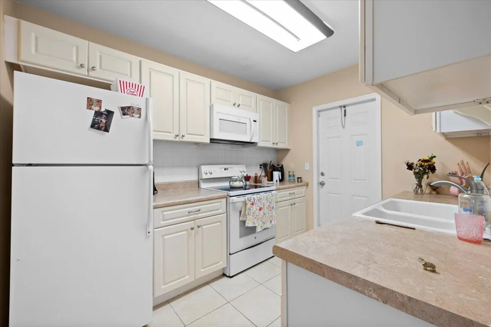 327 S Ocean Breeze #1 Lake Worth, FL 33460
