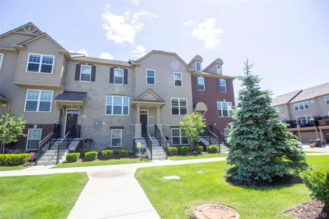 2940 GLENBAR CIRCLE