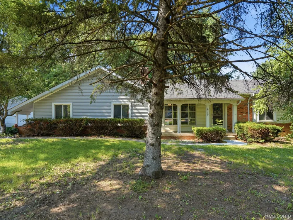 2435 E M 36 Hamburg Township, MI 48169