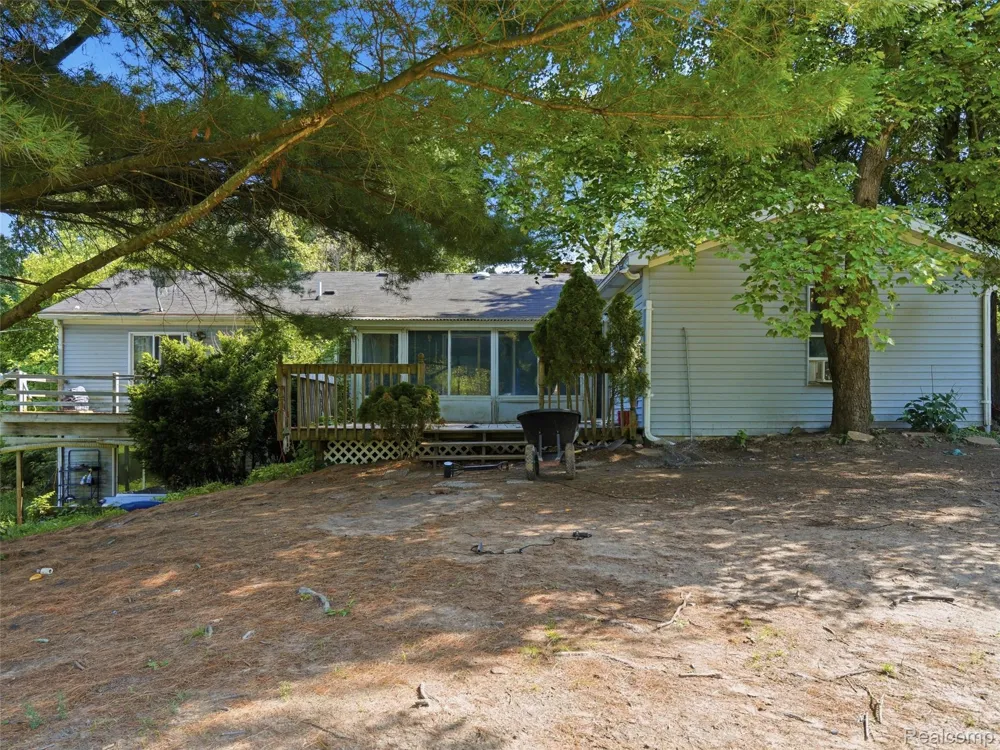 2435 E M 36 Hamburg Township, MI 48169