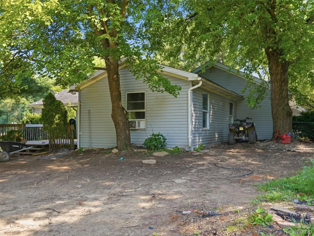 2435 E M 36 Hamburg Township, MI 48169