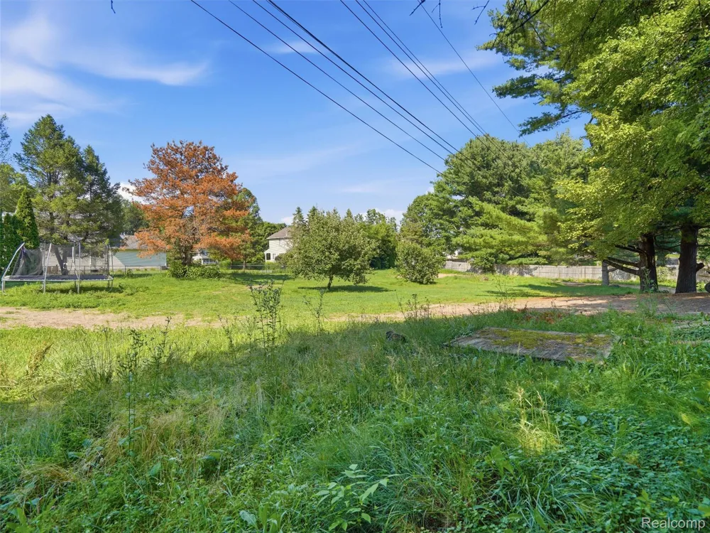 2435 E M 36 Hamburg Township, MI 48169