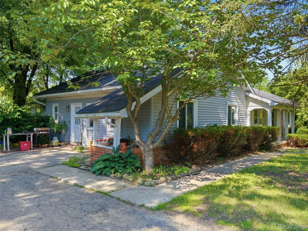 2435 E M 36 Hamburg Township, MI 48169