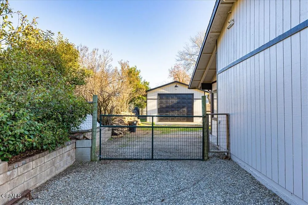 28050 Black Gold Way Tehachapi, CA 93561