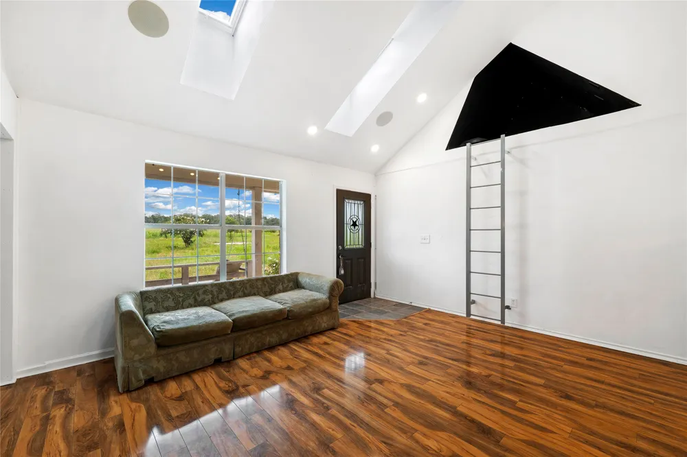 358 Easley Road Smithville, TX 78957