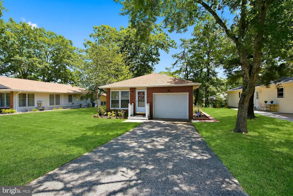 37 SYCAMORE ROAD Manahawkin, NJ 08050
