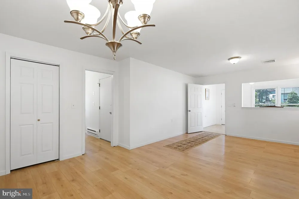 37 SYCAMORE ROAD Manahawkin, NJ 08050