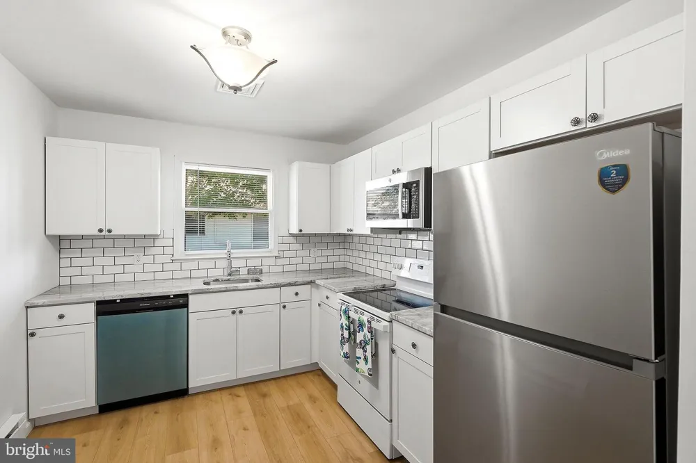 37 SYCAMORE ROAD Manahawkin, NJ 08050