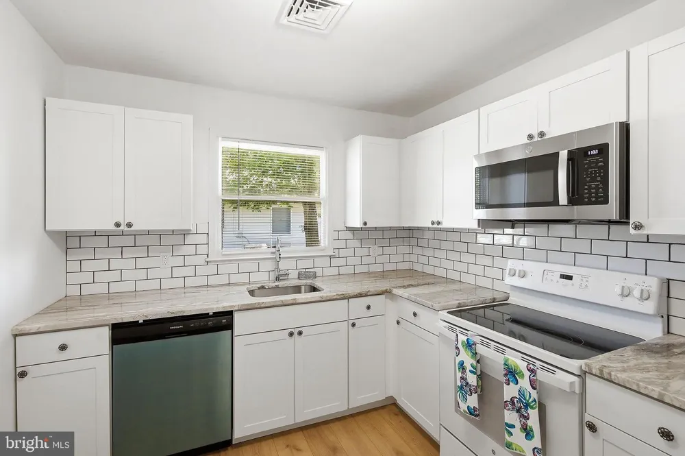 37 SYCAMORE ROAD Manahawkin, NJ 08050
