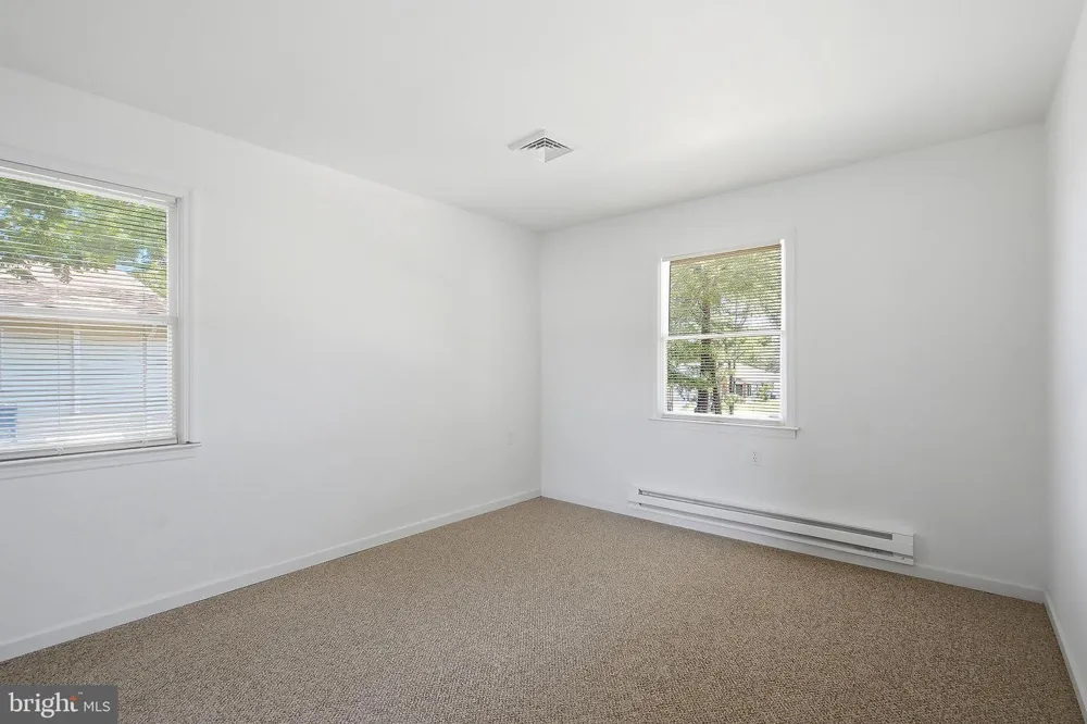 37 SYCAMORE ROAD Manahawkin, NJ 08050