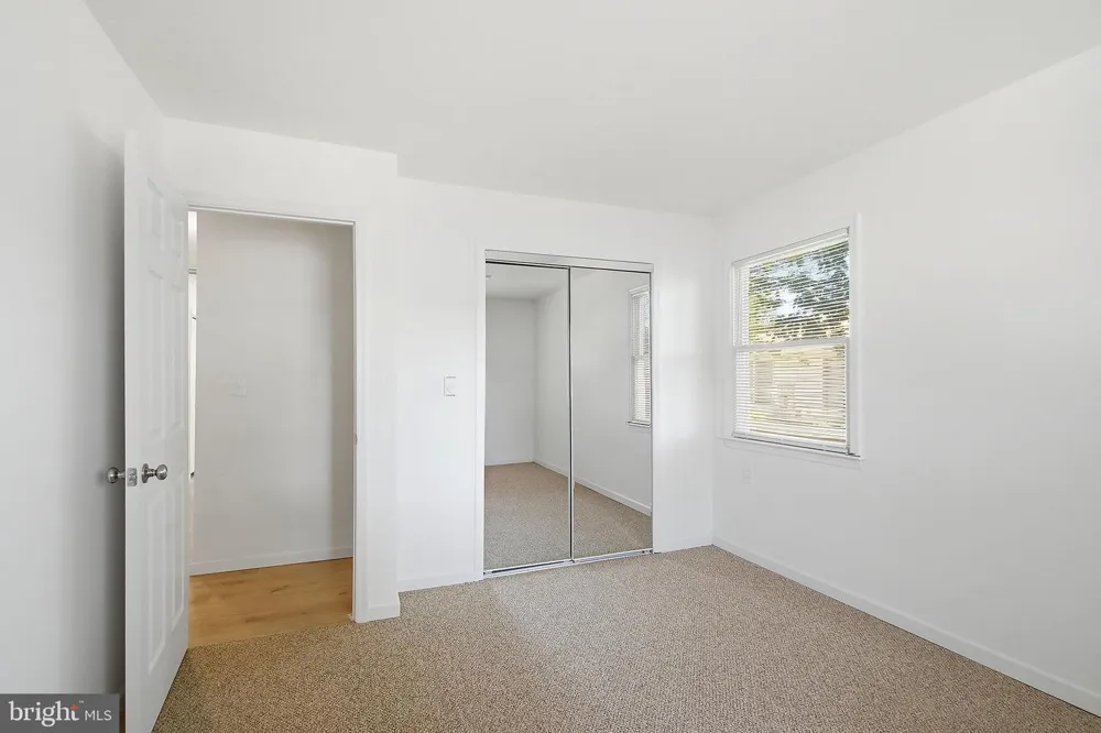 37 SYCAMORE ROAD Manahawkin, NJ 08050