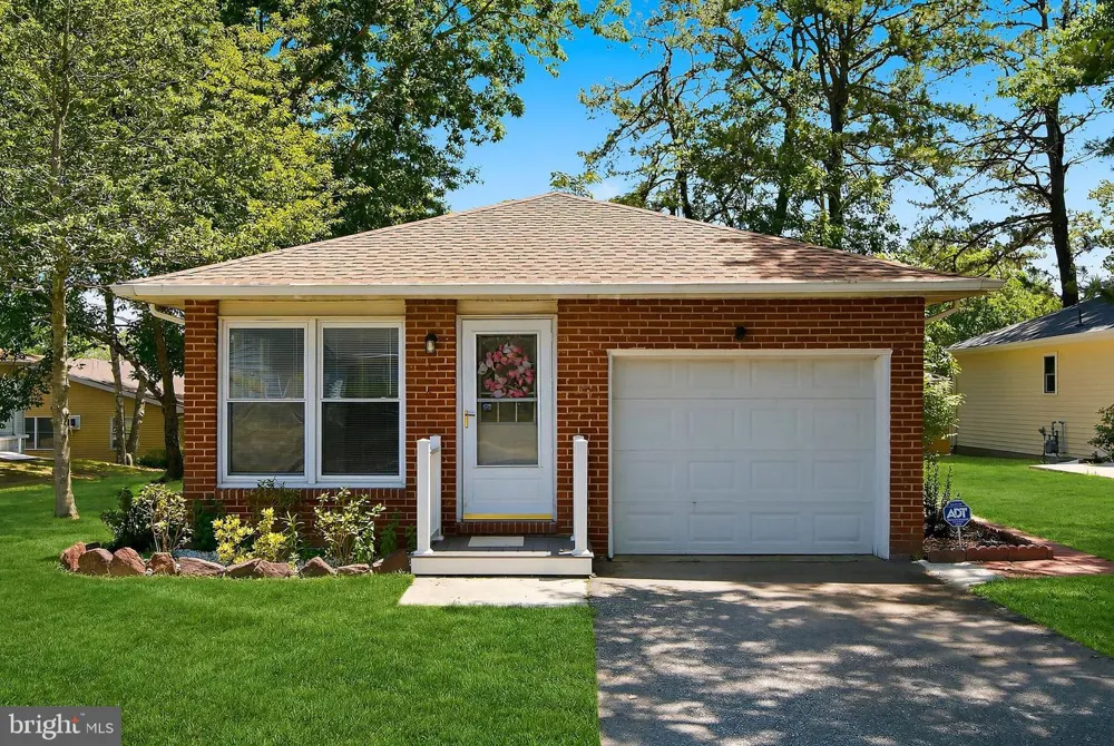 37 SYCAMORE ROAD Manahawkin, NJ 08050