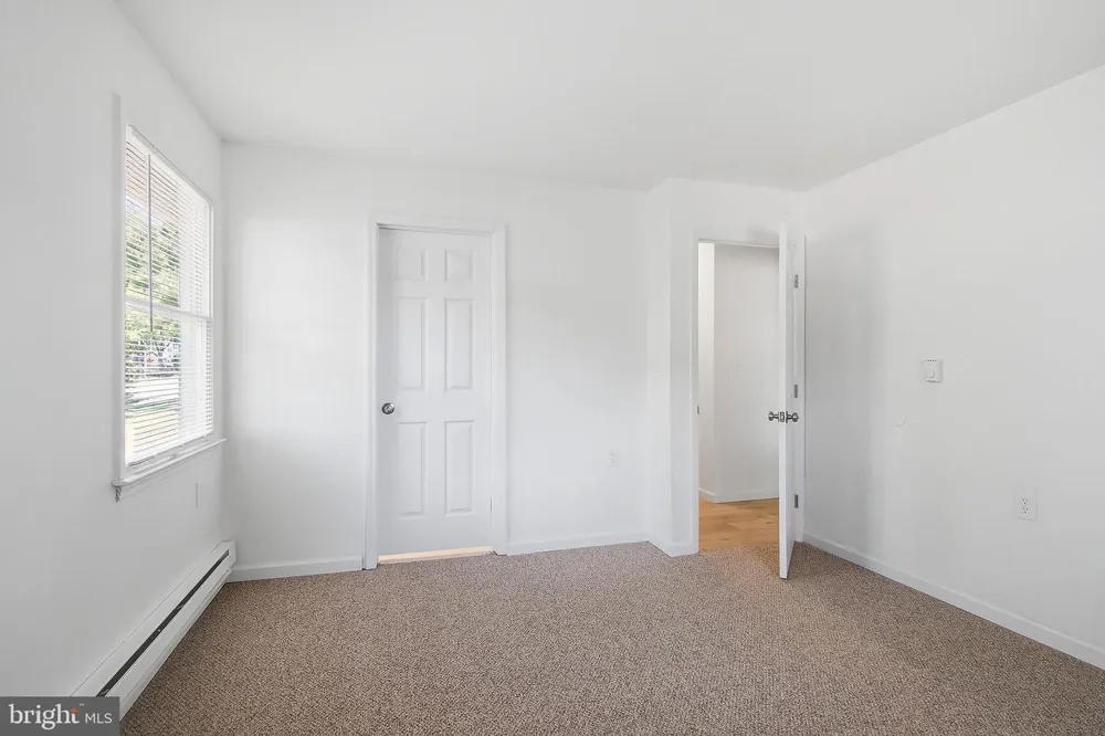 37 SYCAMORE ROAD Manahawkin, NJ 08050