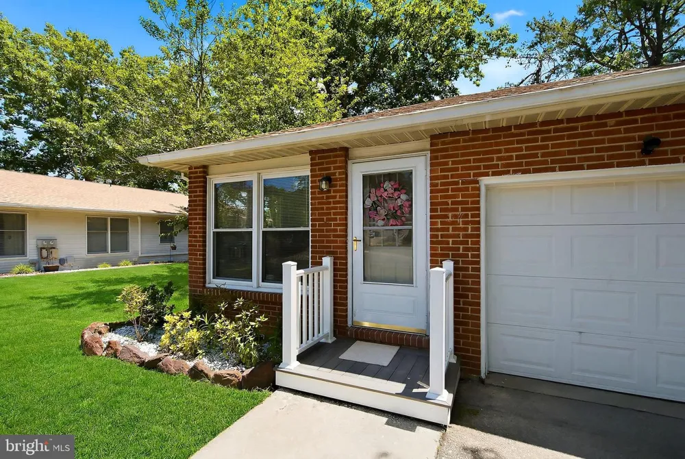 37 SYCAMORE ROAD Manahawkin, NJ 08050