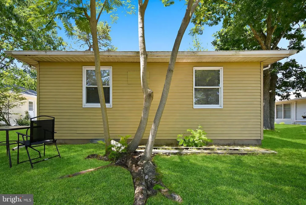 37 SYCAMORE ROAD Manahawkin, NJ 08050