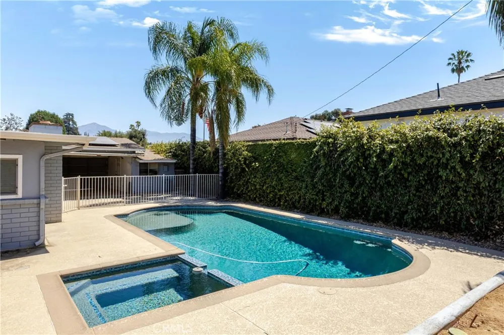 1235 W Cypress Redlands, CA 92373