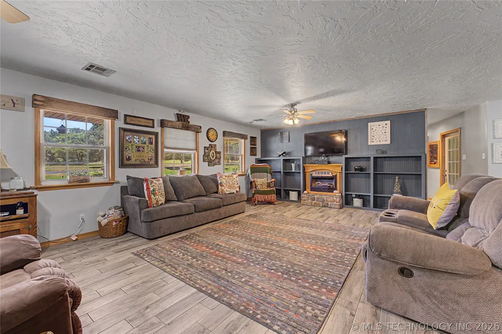 3674 E 520 Pryor, OK 74361