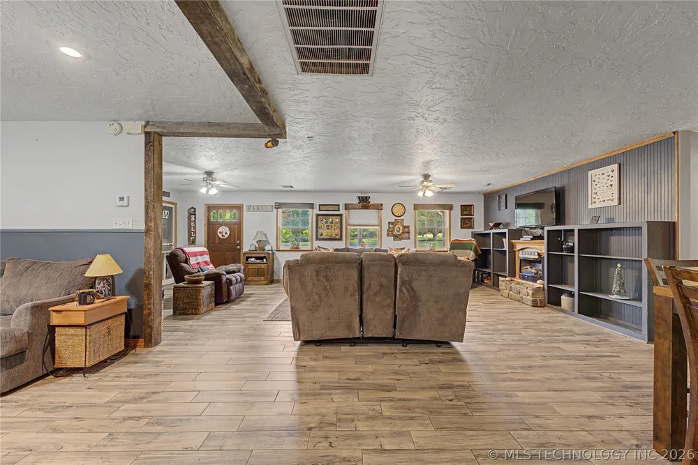 3674 E 520 Pryor, OK 74361